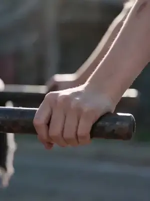 Dört amcamla yükselen kız